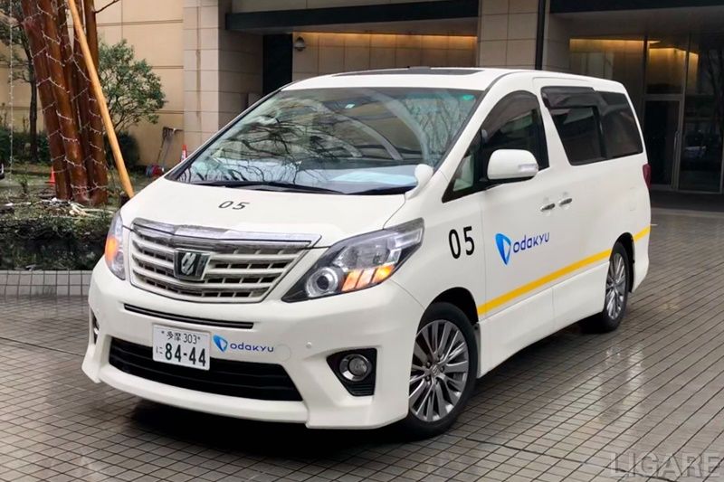 使用車両はトヨタのアルファード。同時に最大4台まで運行できる。