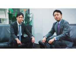 ティアフォー 創業者の加藤真平氏(左)と東京大学 教授の松尾豊氏(右)