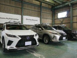 newmoのJOTO Baseに駐車するデータ収集車両