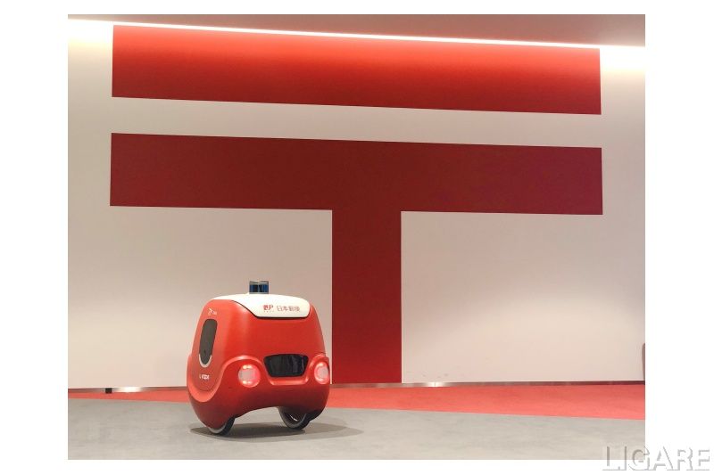 実験に用いた配送ロボット「YAPE」の写真