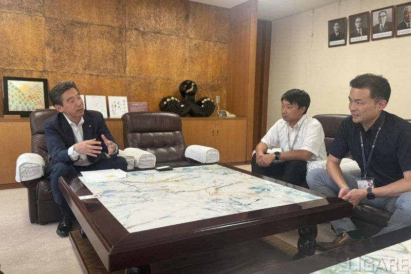 市職員との打ち合わせ風景