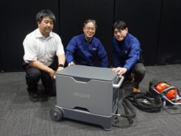 写真右から、アイシン エネルギー事業戦略室 水素事業グループ 主幹 石田賢司氏／CN化ソリューション開発室 発電システム開発グループ グループ長 梶尾克宏氏／同開発グループ 主任 髙田亮氏