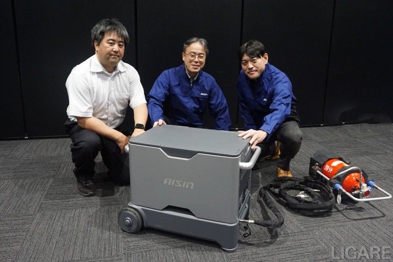 写真右から、アイシン エネルギー事業戦略室 水素事業グループ 主幹 石田賢司氏/CN化ソリューション開発室 発電システム開発グループ グループ長 梶尾克宏氏/同開発グループ 主任 髙田亮氏