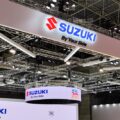 牛糞が未来のクルマを動かす？ SUZUKIがインドで見据える「By Your Side」なカーボンニュートラル戦略【JMS2025】