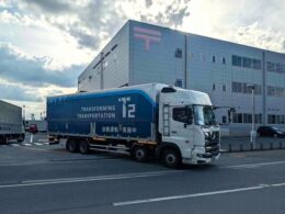 日本郵便とT2、自動運転トラックを用いた関東〜九州の「中継輸送」を実証。拠点でのコンテナ移し替えも