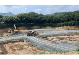 ティアフォー、コマツと建設機械の自動運転で協業 2027年度にダンプトラックを実用化へ